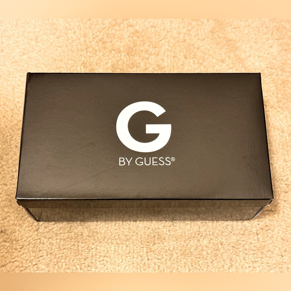 NIB G by Guess Women’s Loren2 Sandals Size 6M - Picture 8 of 9